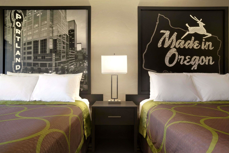 Super 8 by Wyndham Portland Airport, Multnomah