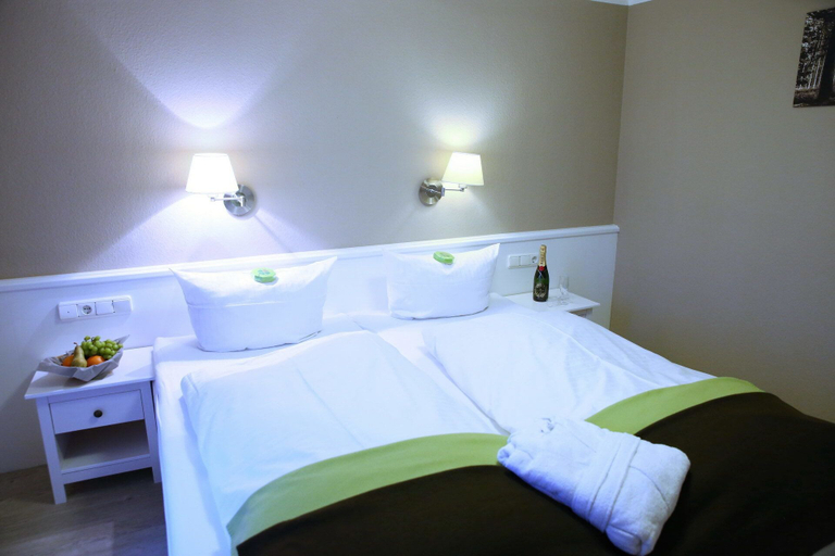 Bedroom 3, Waldhotel Wilhelmshöhe, Siegen-Wittgenstein