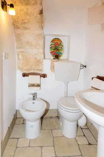 Bathroom 5, Masseria Pozzo Tre Pile, Taranto