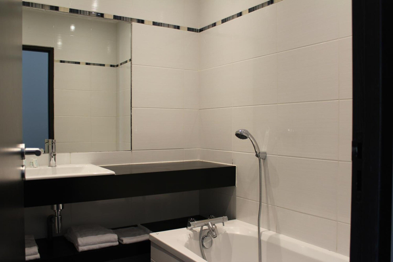 Bathroom 4, Hôtel Le Domaine des Vignes, Rhône