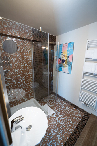 Bathroom 5, Hotel Piran, Piran