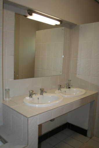 Bathroom 3, De Vagebond Bed & Breakfast, Windhoek East