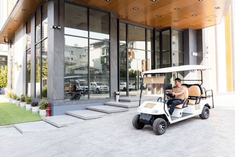 Exterior & Views 20