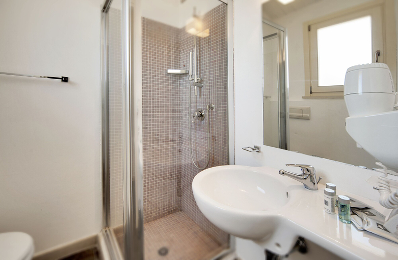 Bathroom 4, Hotel Villa del Lauro, Ragusa