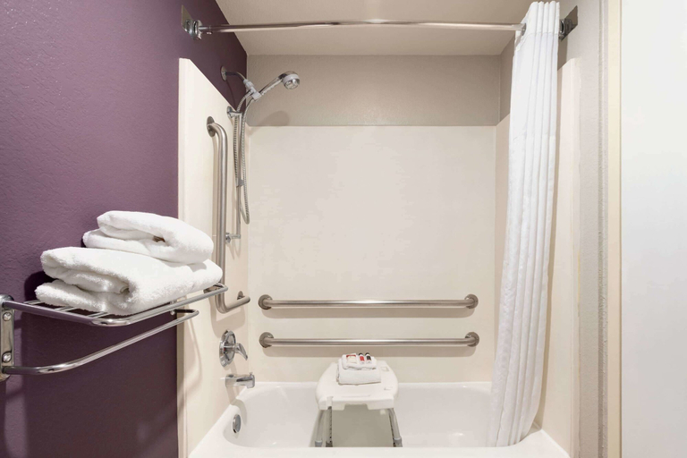 Bathroom 4, Baymont by Wyndham Springfield I-44, Greene