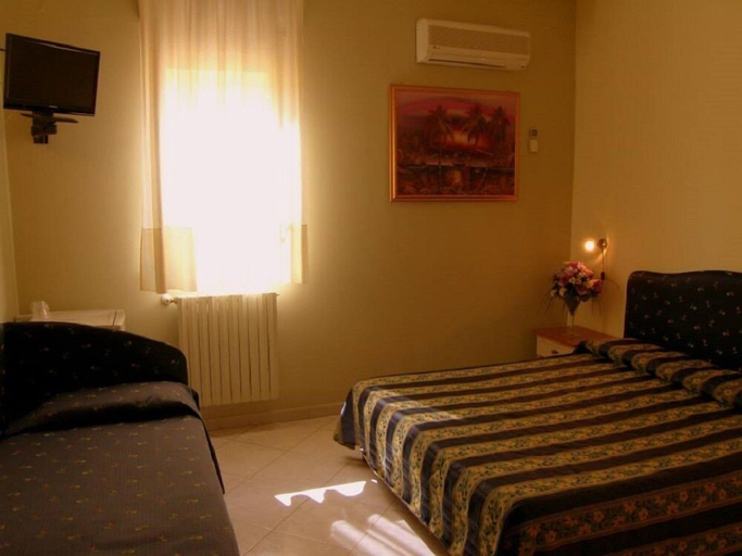 Bedroom 3, Genius Hotel, Bari