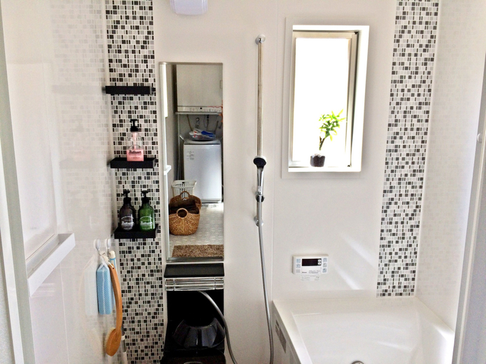 Bathroom, Ramusuya, Onna