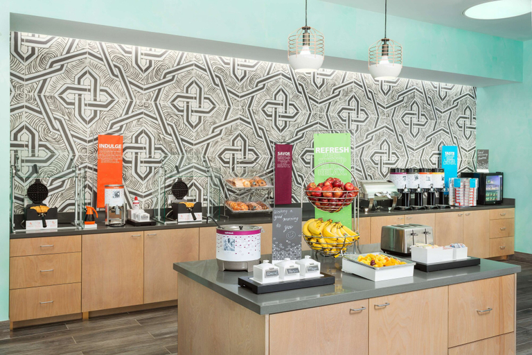 Food & Drinks 5, Hampton Inn & Suites Santa Monica, Los Angeles