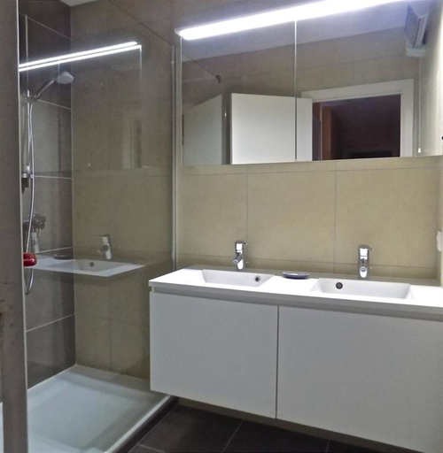 Bathroom 5, Europaplein Seaside Apartment, West-Vlaanderen