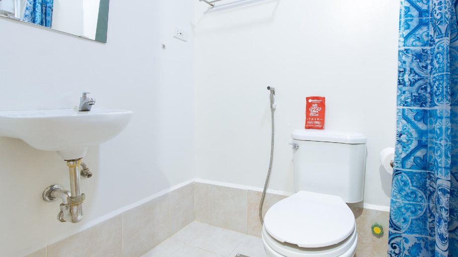 Bathroom 4, RedDoorz Premium @ SMDC Fairview 2, Quezon City