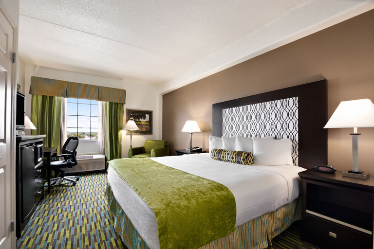 Bedroom 3, Wyndham Garden Wichita Downtown, Sedgwick