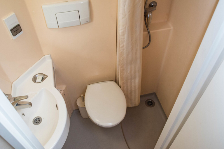 Bathroom 4, Seymour Hotel, London