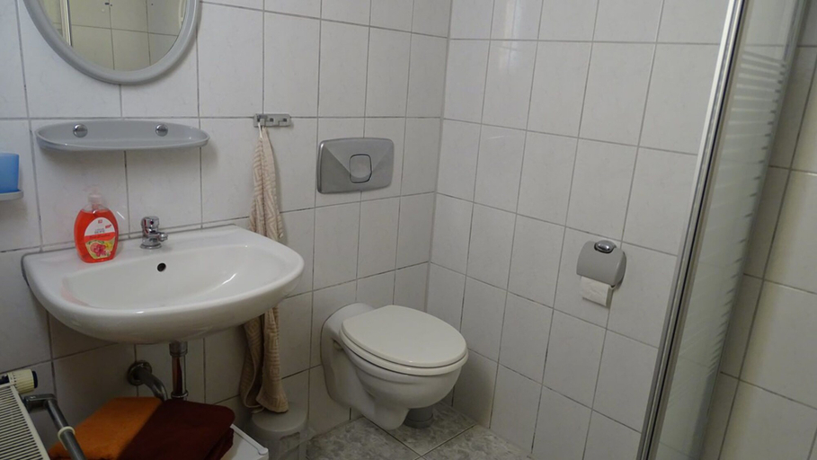 Bathroom 3, Gästezimmer & Ferienwohnung Berge, Bautzen