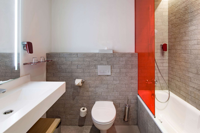 Bathroom 5, Park Inn by Radisson Bucharest Hotel & Residence, Municipiul Bucuresti