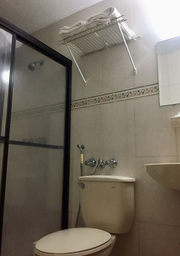 Bathroom 5, Euro Hotel, Panamá