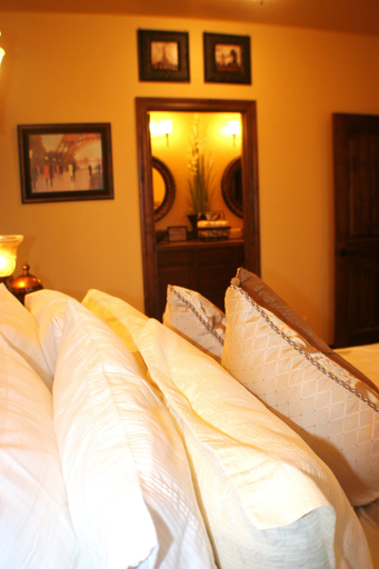 Bedroom 2, Chateau du Pikes Peak, a Tuscany Retreat, El Paso
