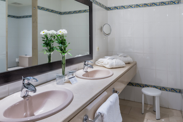 Bathroom 5, Parador De Oropesa, Toledo