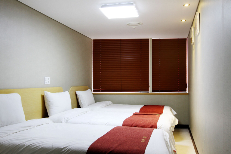 Bedroom 2, Hotel Myeong-Dong, Jung