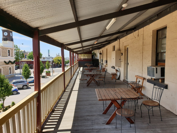 Food & Drinks 2, Balcony On Sixth Lodge, Murray Bridge