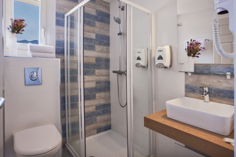 Bathroom 4, Hôtel Le Neptune, Corse-du-Sud