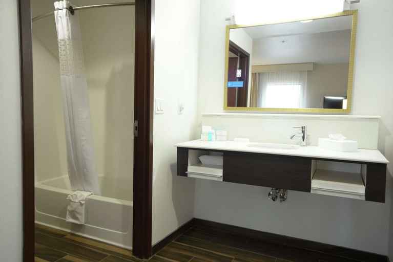 Bathroom 4, Hampton Inn & Suites Ponca City, Kay
