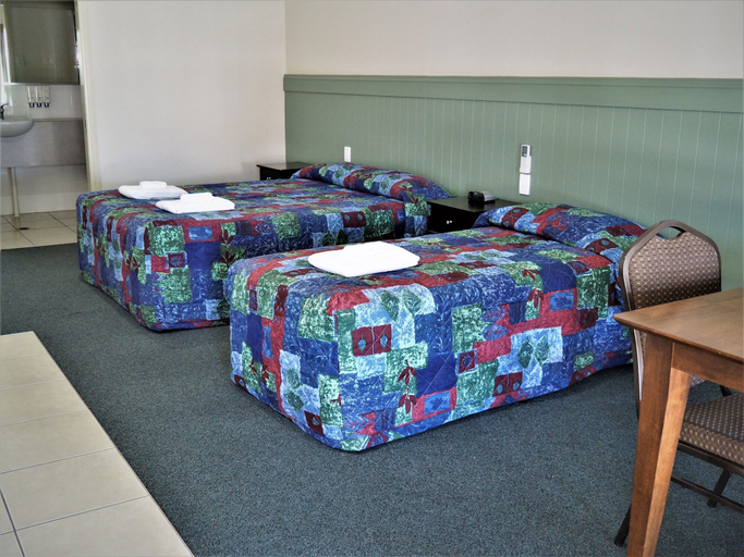 Bedroom 3, Pittsworth Motor Inn, Pittsworth