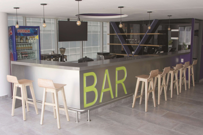 Food & Drinks 5, La Quinta by Wyndham Medellin, Medellín