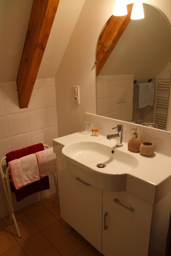 Bathroom 5, B&B La Héraudière, Indre-et-Loire
