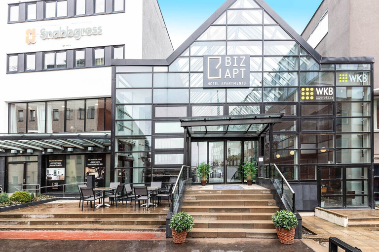 Exterior & Views