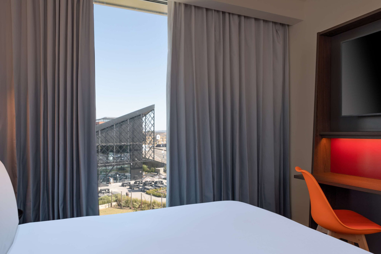 Bedroom 3, Hampton by Hilton Ashford International, Kent
