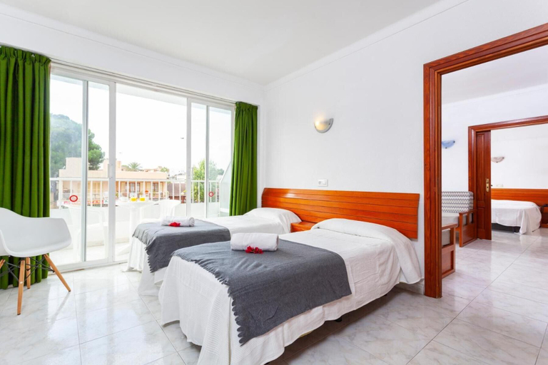 Bedroom 3, Aparthotel Africamar, Baleares