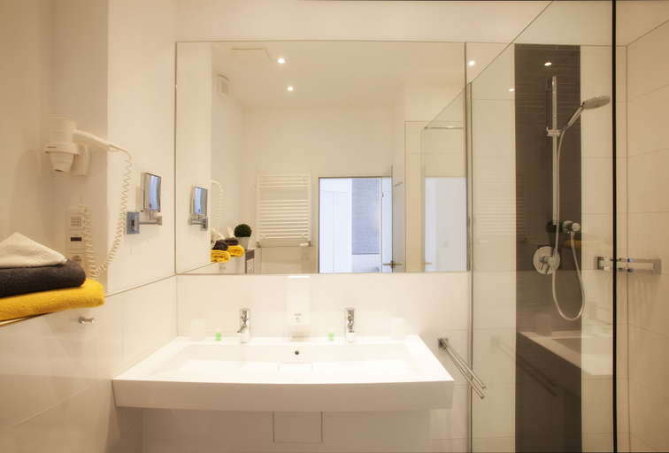 Bathroom 4, Hotel Café Ebner, Lindau (Bodensee)