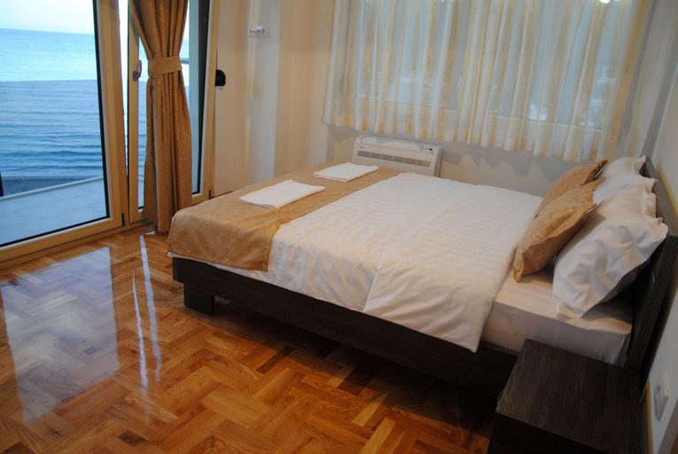 Bedroom 3, Hotel Cruiser