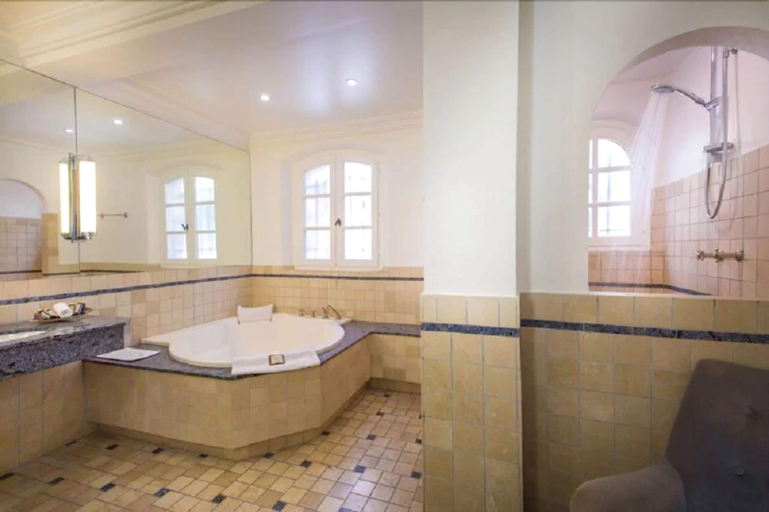 Bathroom 5, Hôtel Alain Llorca, Alpes-Maritimes