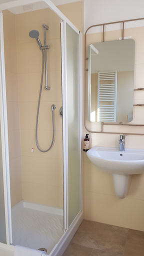 Bathroom 4, Santa Teresa House, Verona