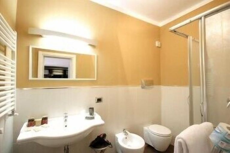 Bathroom 4, Hotel Bruman Caserta, Caserta