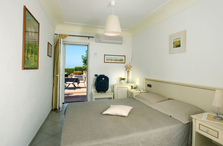 Bedroom 3, B&B Il Tramonto, Napoli