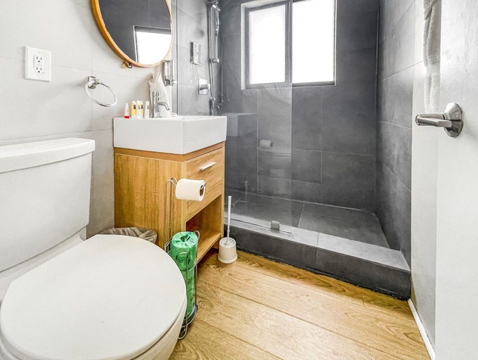 Bathroom 4, Hollywood Beach Hotels, Broward