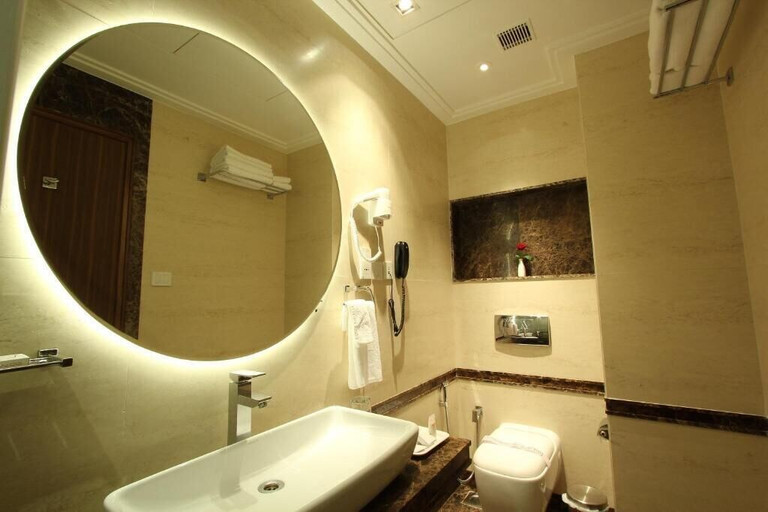 Bathroom 4, Riverview Hotel, Ahmadabad