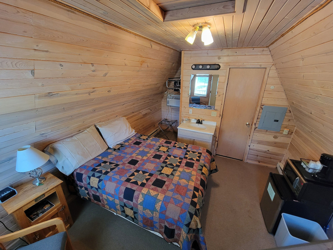 Bedroom 3, Hulett Motel, Crook