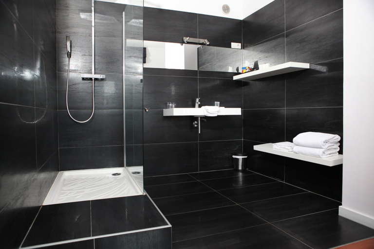 Bathroom 5, Esplanade Lille, Nord