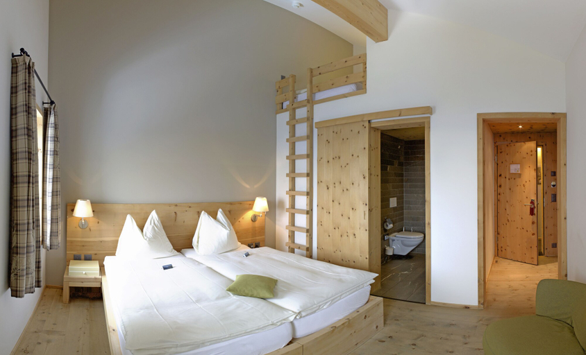 Bedroom 4, Romantik Hotel Muottas Muragl, Maloja