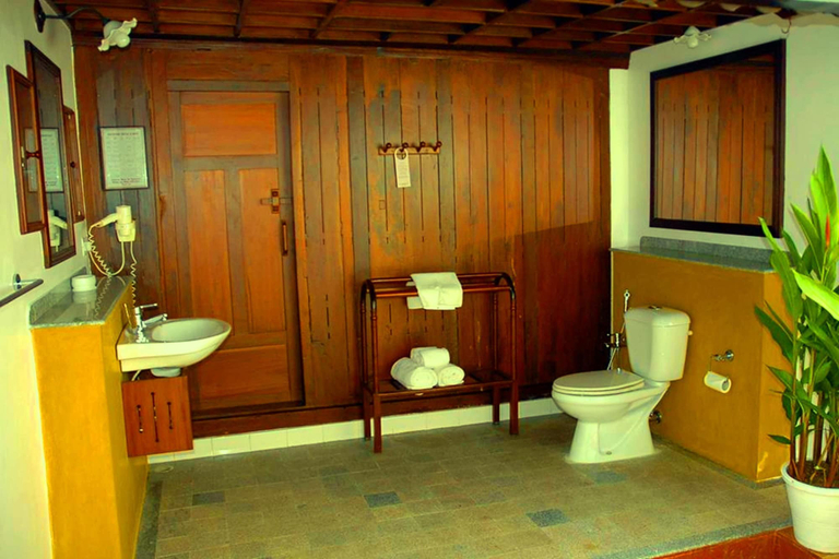 Bathroom 5, Coconut Lagoon - Cgh Earth, Kottayam