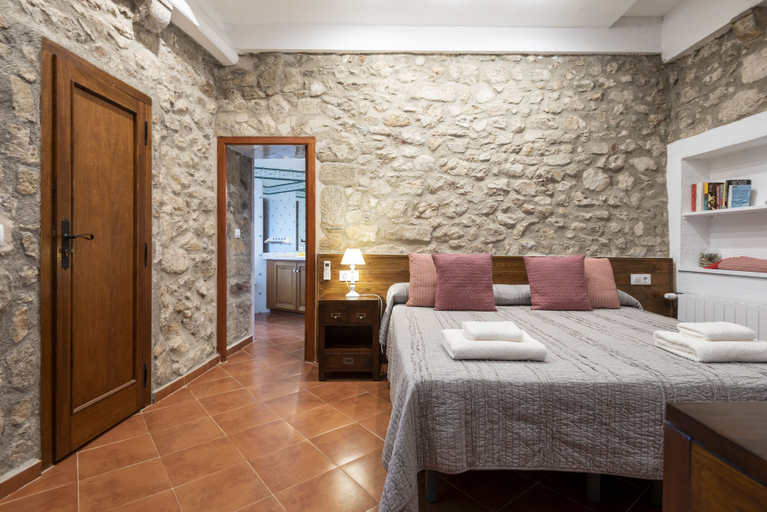 Bedroom 4, Hostal Can Xicu, Girona