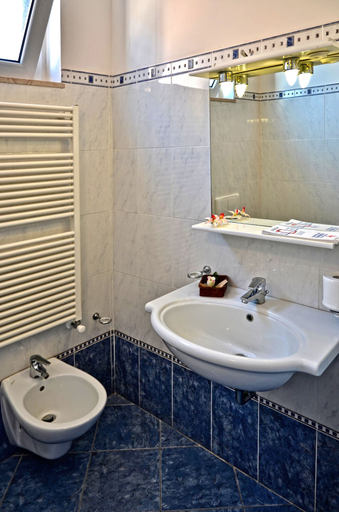 Bathroom 4, Residence Playa, Teramo