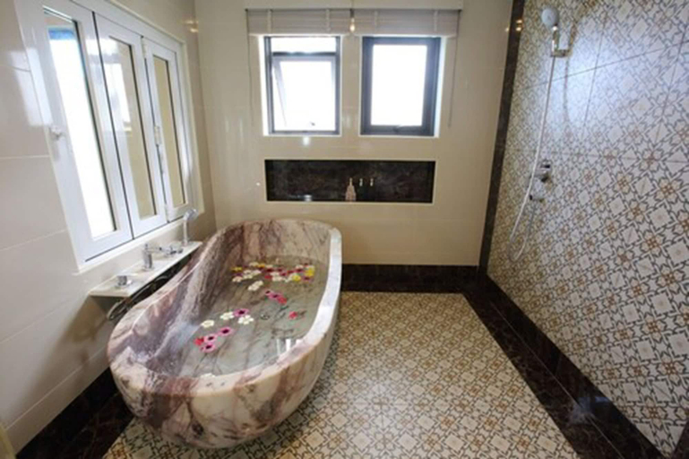 Bathroom 4, Wis Beach Khanom, Khanom