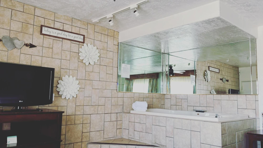 Bathroom 4, The Classic Desert Aire Hotel, Otero