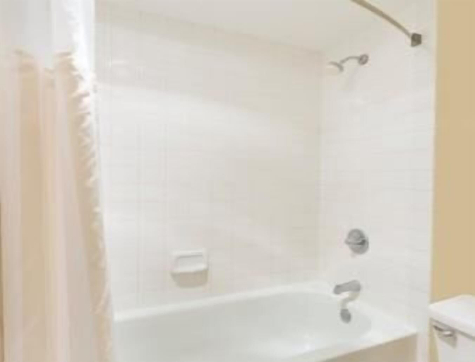 Bathroom 4, Days Inn by Wyndham Tappahannock, Essex