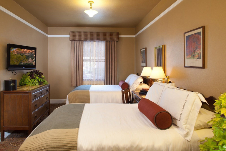 Bedroom 3, Hassayampa Inn, Yavapai