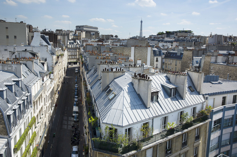 Exterior & Views 11